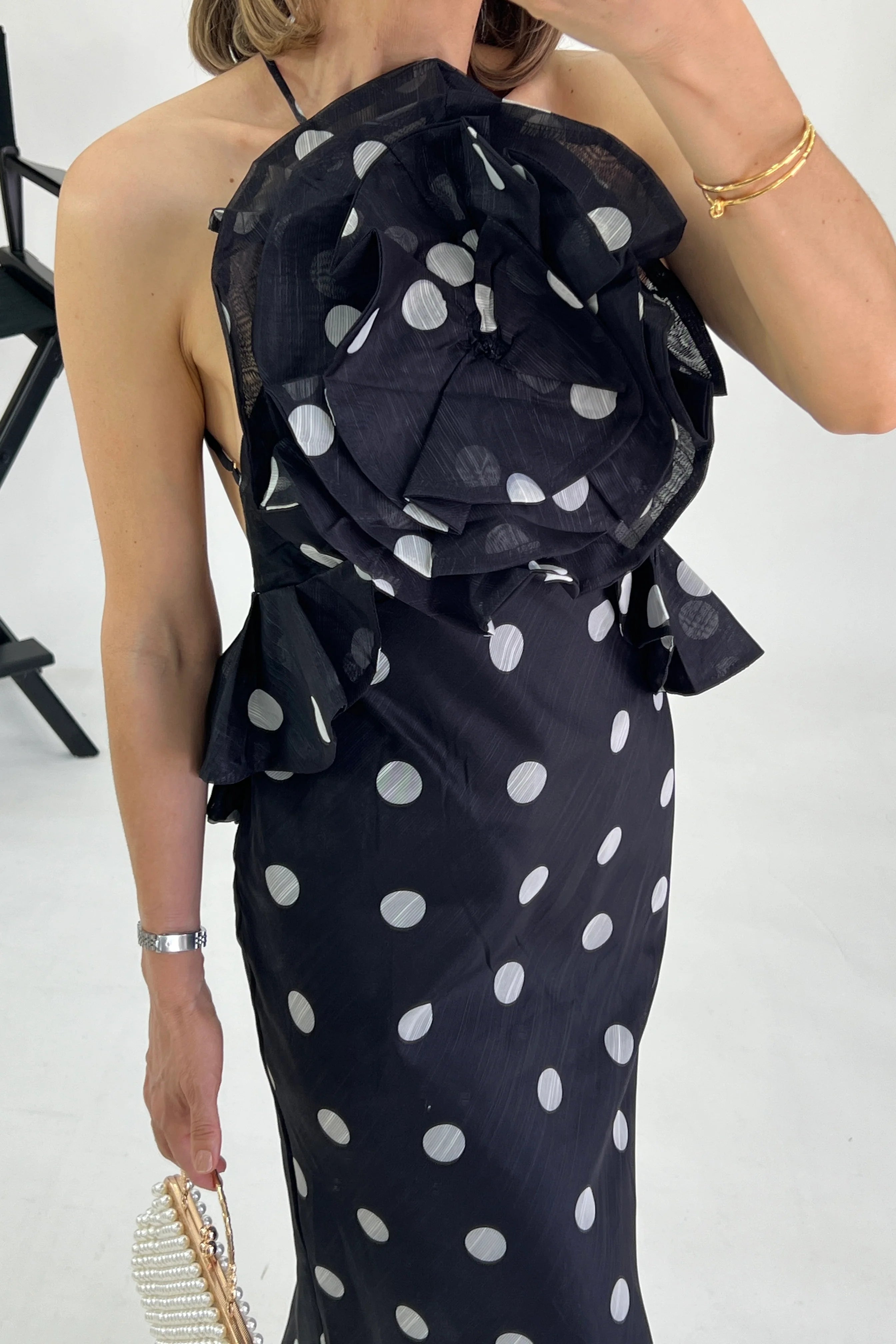 Vestido flor al medio espalda descubierta