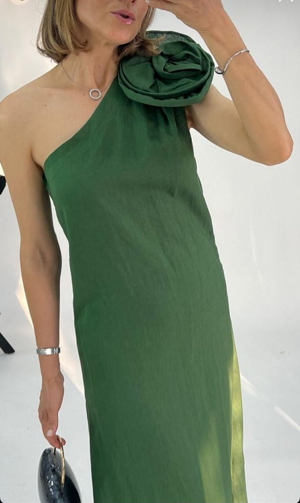 Vestido flor hombro