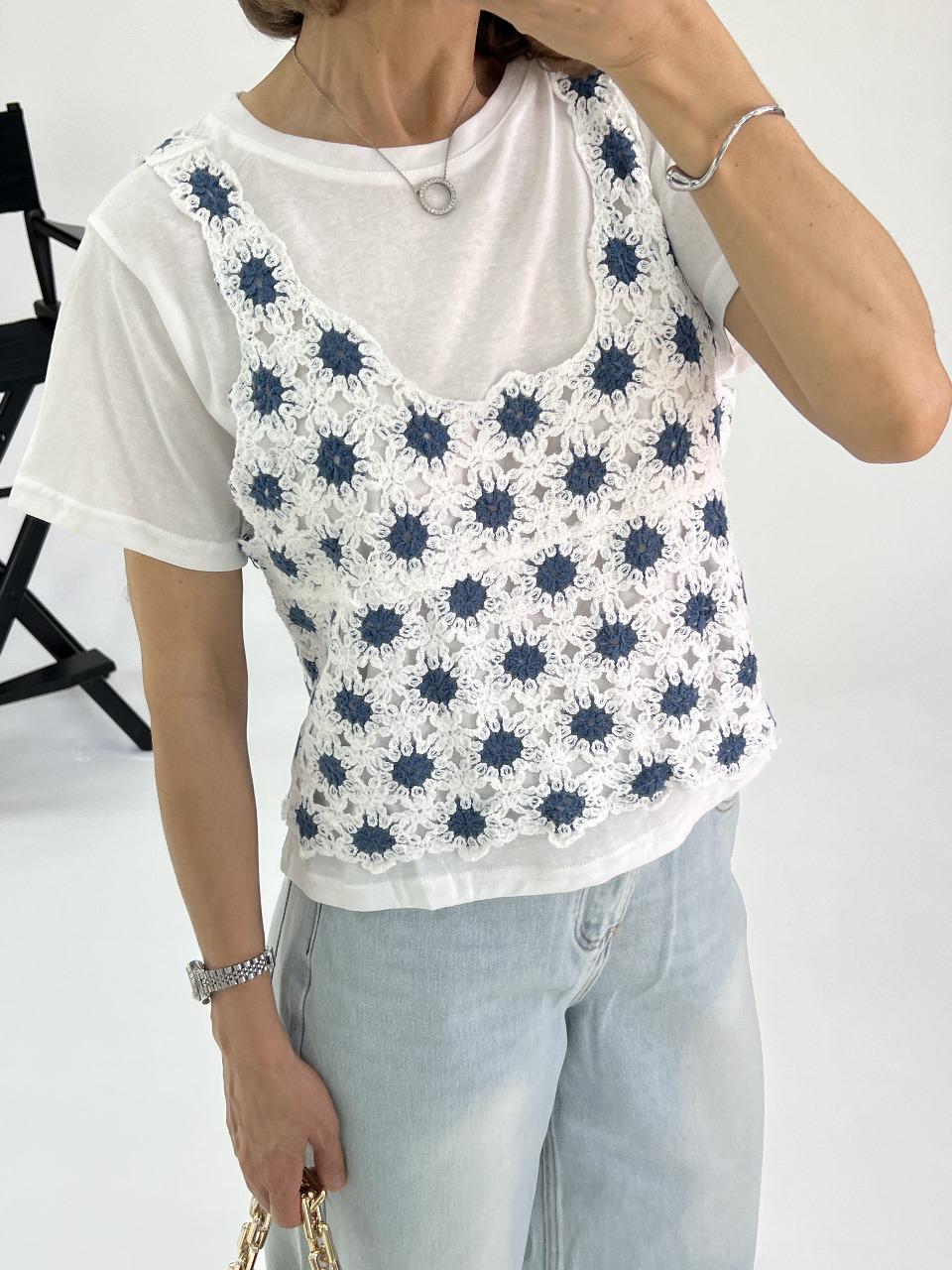 Camiseta y chaleco tejido